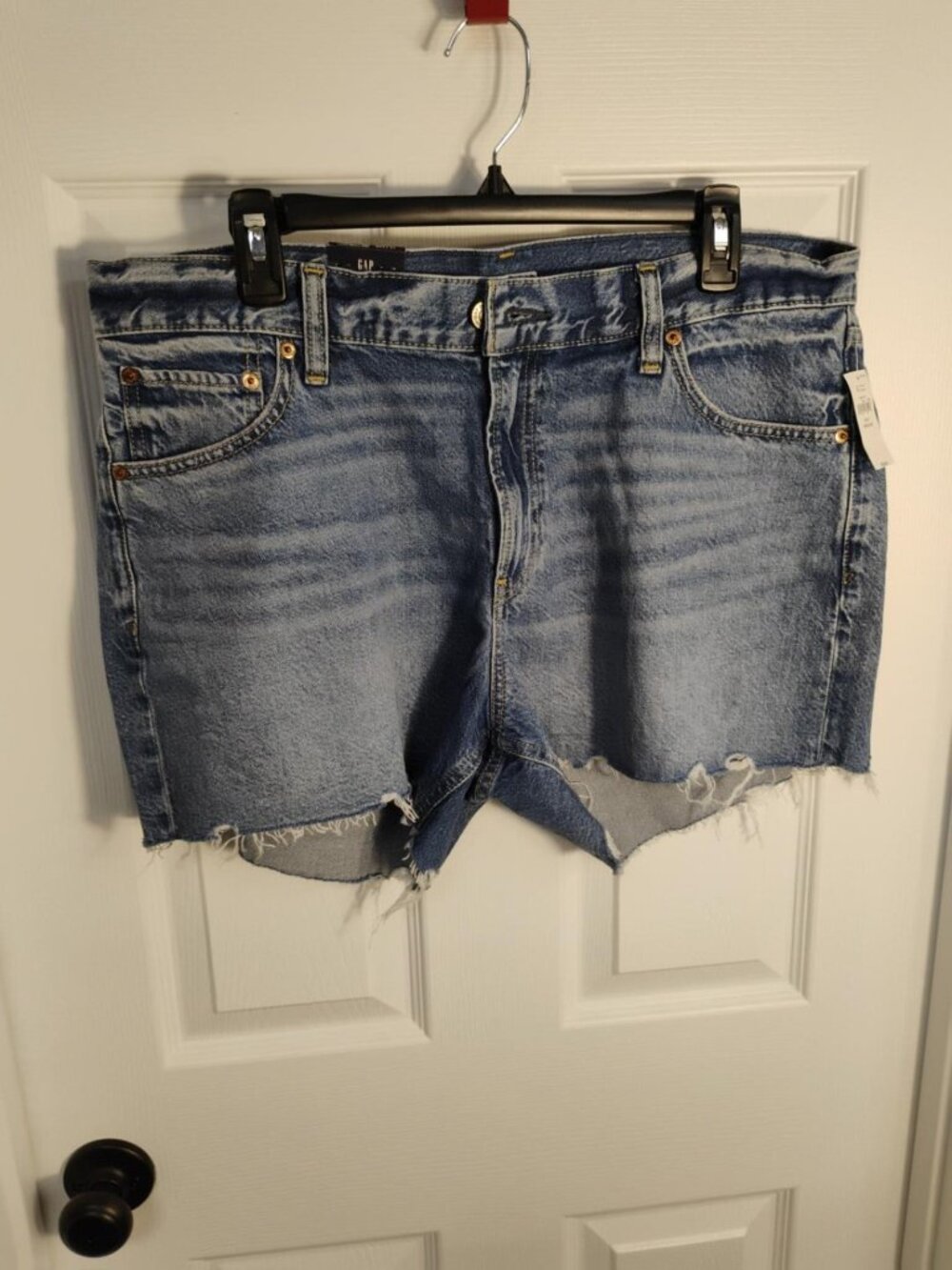 NWT GAP Low Stride Denim Shorts Size 14/32 Loose Raw Hem